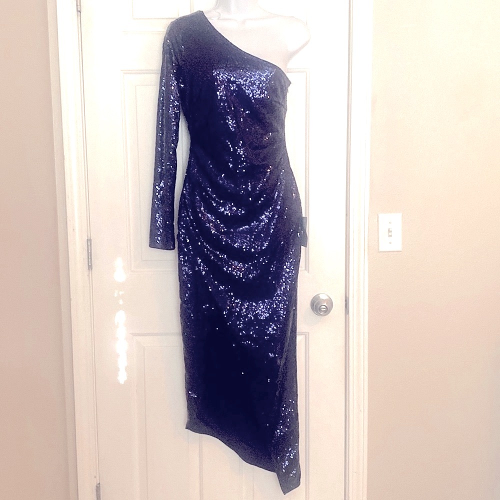 Beautiful Lulú’s  navy blue sequin dress.